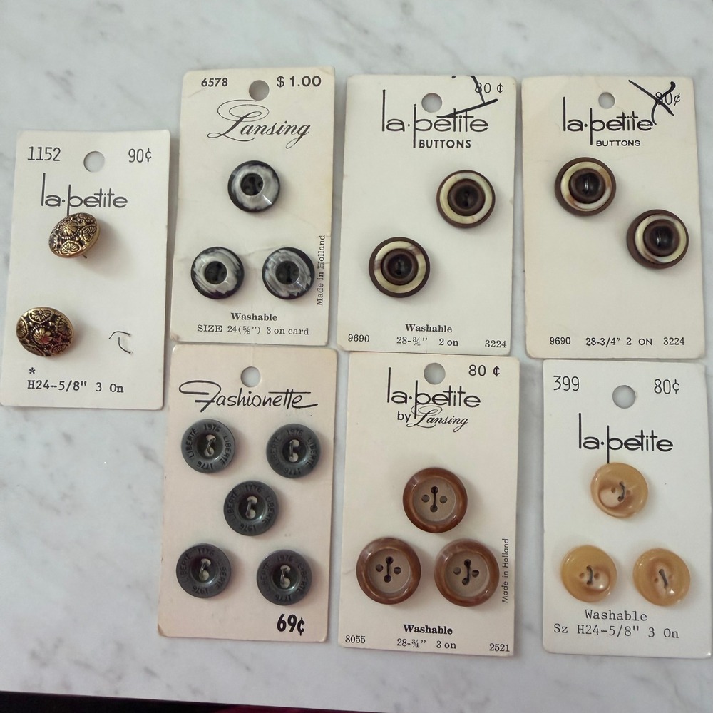 Vintage Lansing La Petite Fashionette Button Lot 7‎ Cards 18 Buttons Brown Gold